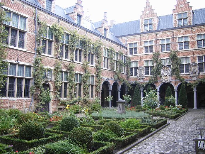 DSCF4275 innenhof des Plantin Museums